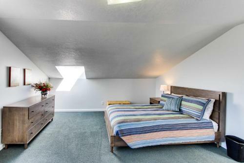 Newport's Cypress Oceanview Home