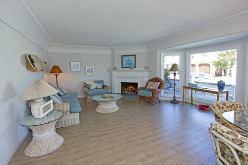 1101 W Bay Ave (68215)