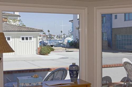 1101 W Bay Ave (68215)