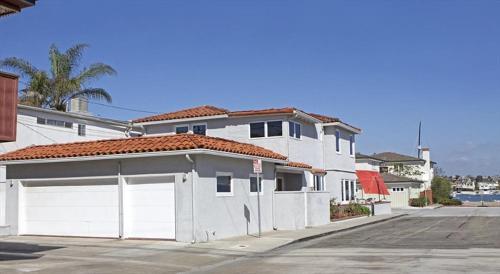 1101 W Bay Ave (68215)