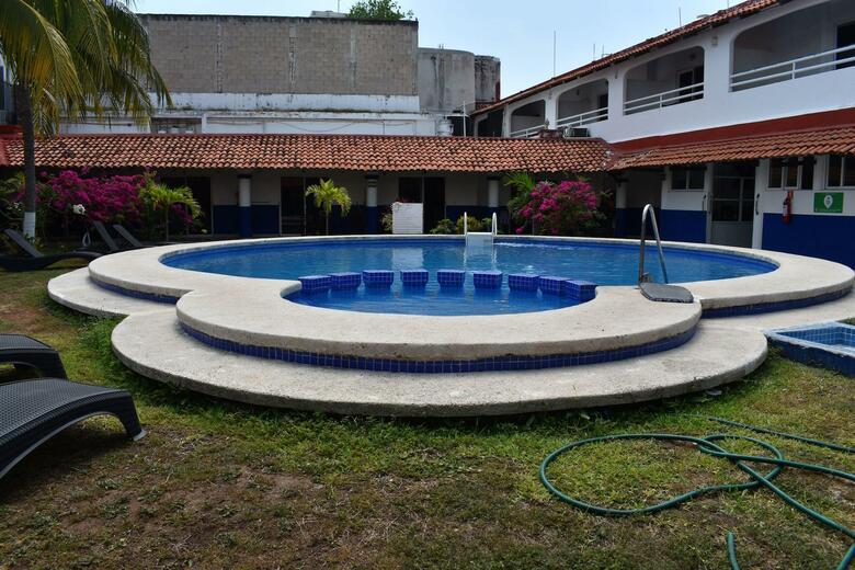 Hotel Plaza Almendros
