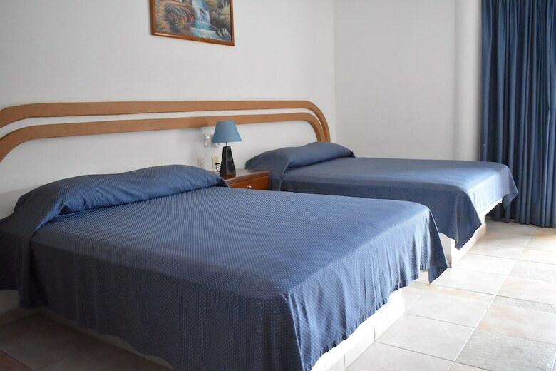 Hotel Plaza Almendros