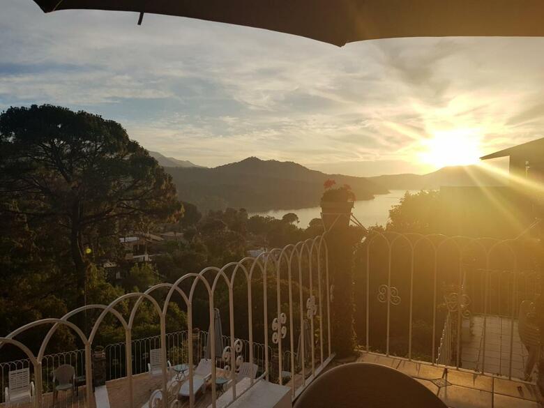 Hotel Caba�as Revi