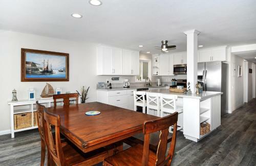 Apartamento 1005 E Balboa Unit A Lower #1 4 Bedroom Condo