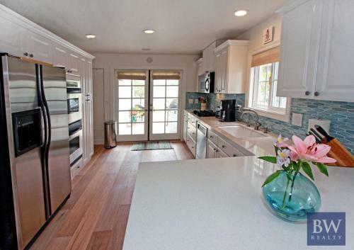 1625 E. Balboa Blvd. (68312)