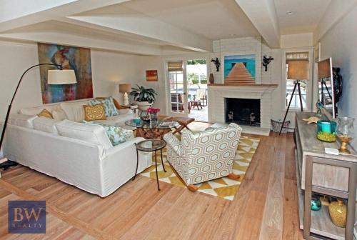 1625 E. Balboa Blvd. (68312)