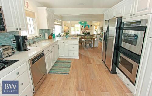 1625 E. Balboa Blvd. (68312)
