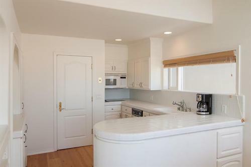1002 E Oceanfront 7 Bedroom House