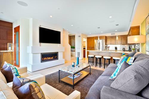 Nb-128a - Modern Luxury 1 Three-bedroom Apartment