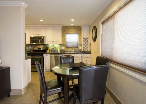 128 39th Street B (68439)