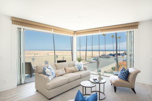 926 E Ocean Front (68456)