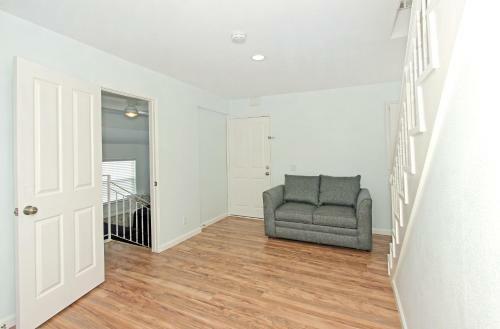 1404 W Ocean Front C (68167)