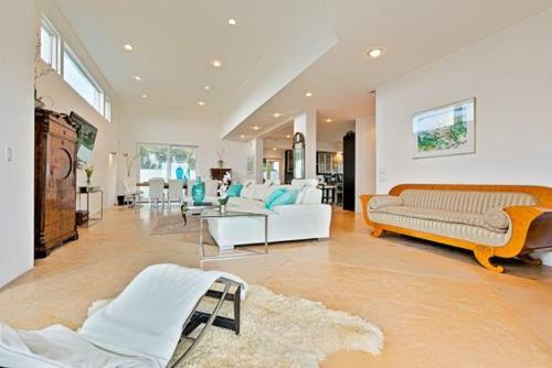 Laguna View Home