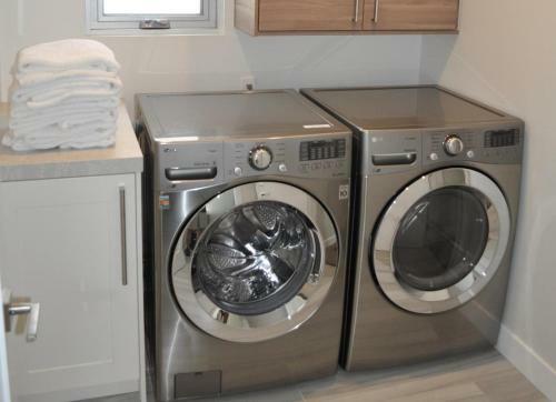 916 E. Balboa A (68425)