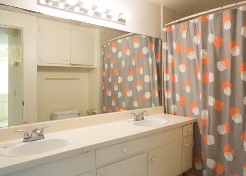 3610 Seashore Drive (68250)