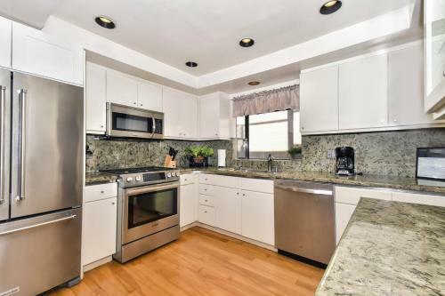 303.5 35th St (68220)