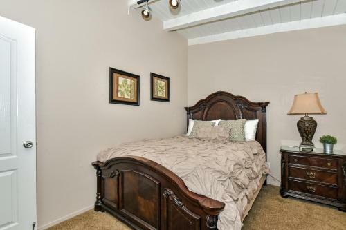 303.5 35th St (68220)