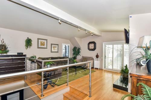 303.5 35th St (68220)