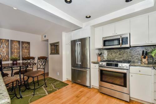 303.5 35th St (68220)