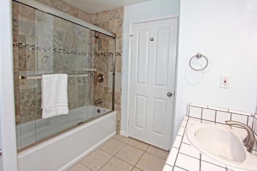1404 W Ocean Front B (68166)