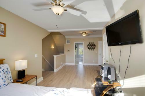 Carolina Waterfront Rentals - Arco Townhouse