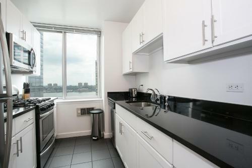 Three Bedroom Apartment With City View - Lincoln Center