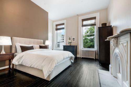 8 Bedroom Midtown Townhouse- Sleeps 16