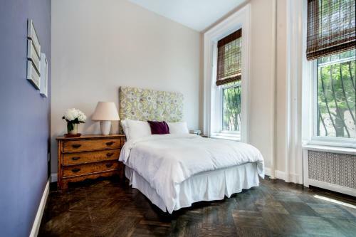 8 Bedroom Midtown Townhouse- Sleeps 16