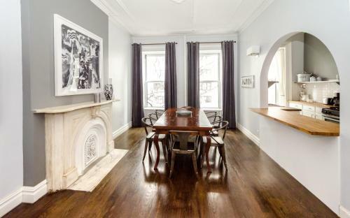 8 Bedroom Midtown Townhouse- Sleeps 16