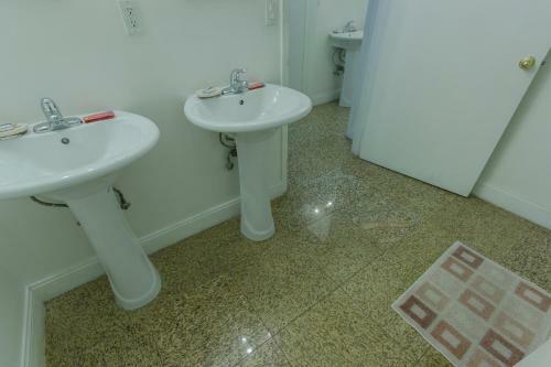 Studio Plus - Midtown Spacious Apartment