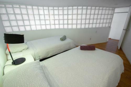 Studio Plus - Midtown Spacious Apartment
