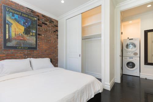 Midtown West 2 Bedroom Apartment