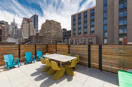 Midtown West 2 Bedroom Apartment