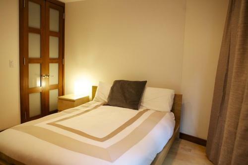 Huge 2 Bed 2 Bath Apartment In Building With Elevator