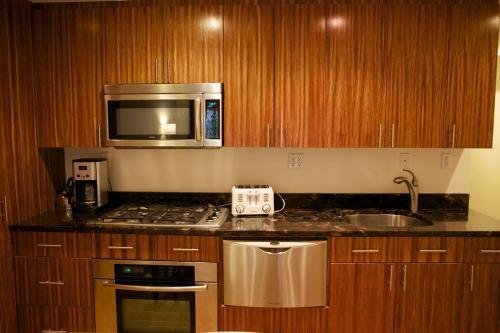 Huge 2 Bed 2 Bath Apartment In Building With Elevator