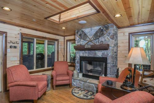 Hemlock Hideaway Six-bedroom Holiday Home
