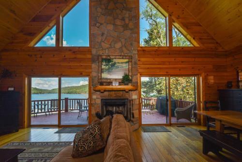 Bear Hollow Five-bedroom Holiday Home