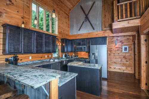 Lakestar Chalet Five-bedroom Holiday Home