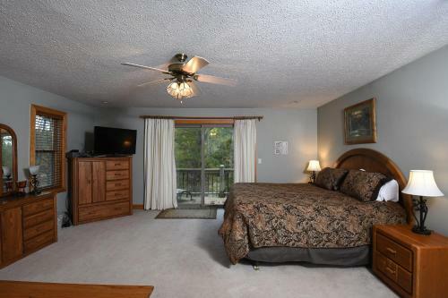 Fancy Free Four-bedroom Holiday Home