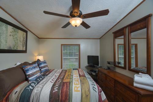 Knotty Pines Three-bedroom Holiday Home