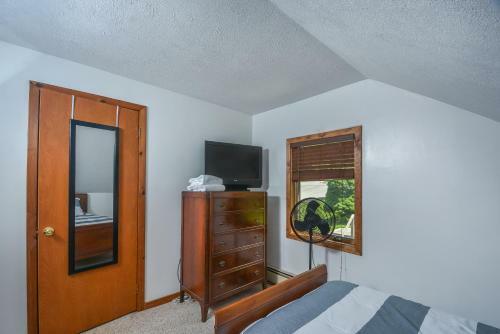 Lake View Three-bedroom Holiday Home