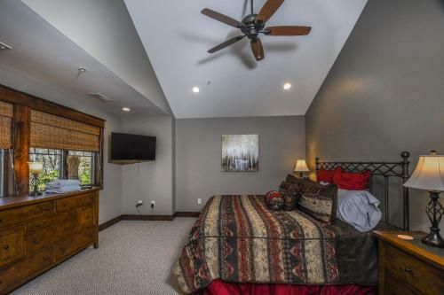 Once In A Blue Moon Five-bedroom Holiday Home