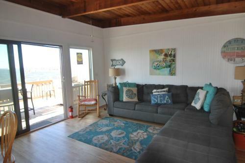 77 Bay View Walk