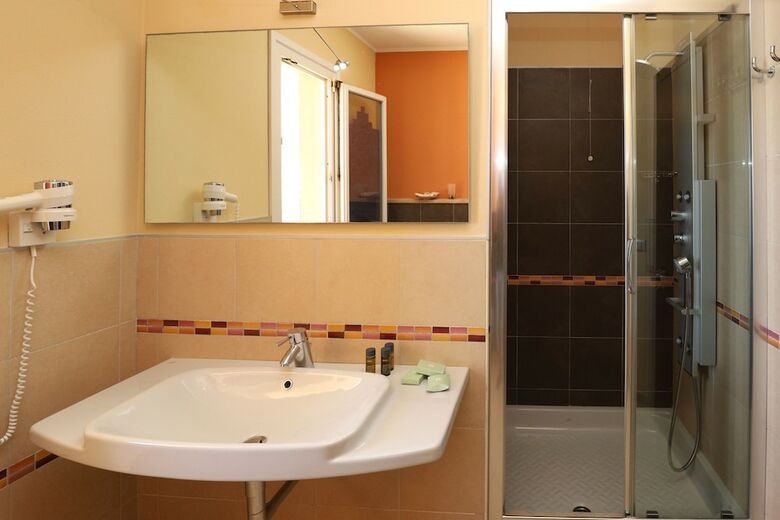 Janus Hotel