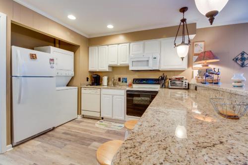Spacious Beach Block Condo