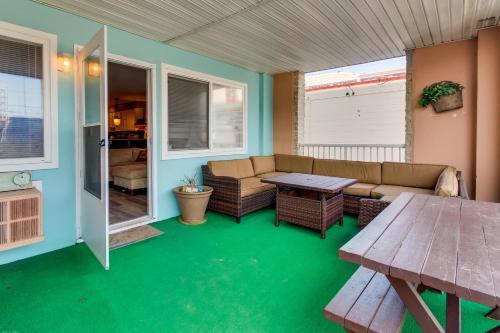 Spacious Beach Block Condo