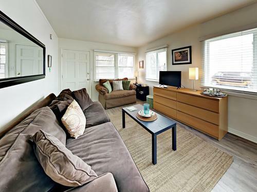 South Pacific Apartment #6 Apts