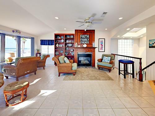 918 N The Strand Home