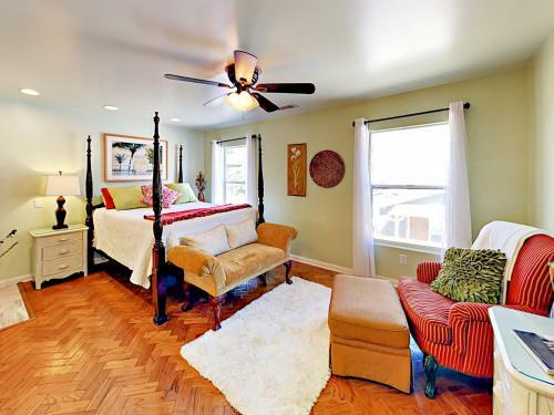 918 N The Strand Home