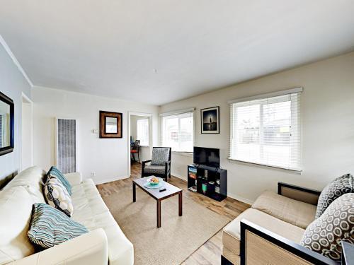 South Pacific Apartment #7 Apts
